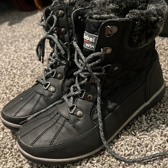 Snow boots size 7 - Picture 2 of 3
